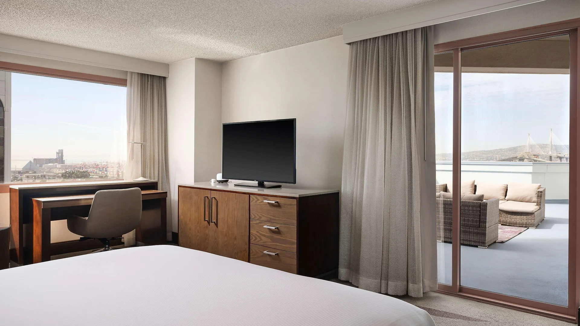 Hilton Long Beach Hotel 3*,