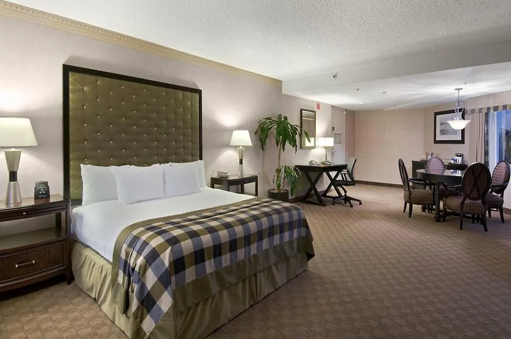 Hilton Long Beach Hotel 3*,
