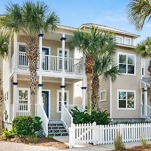 3-story Retreat Home, Walk To Beach, Gulf Views, Free Wifi! Destin