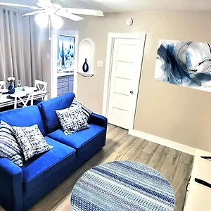  Apartment Seaside Oasis