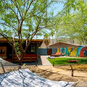 The Hummingbird House, Sauna & Mountain Views! Phoenix